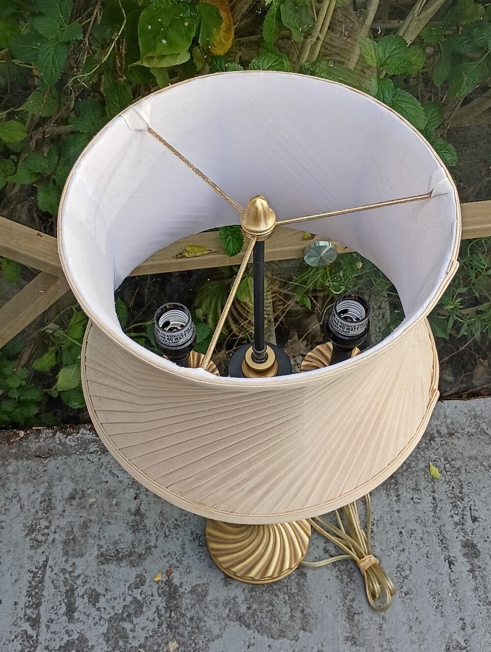 John Richards-Royal Designs Beige Fabric Table Lamp with Gold Base - Vintage. 🎁
